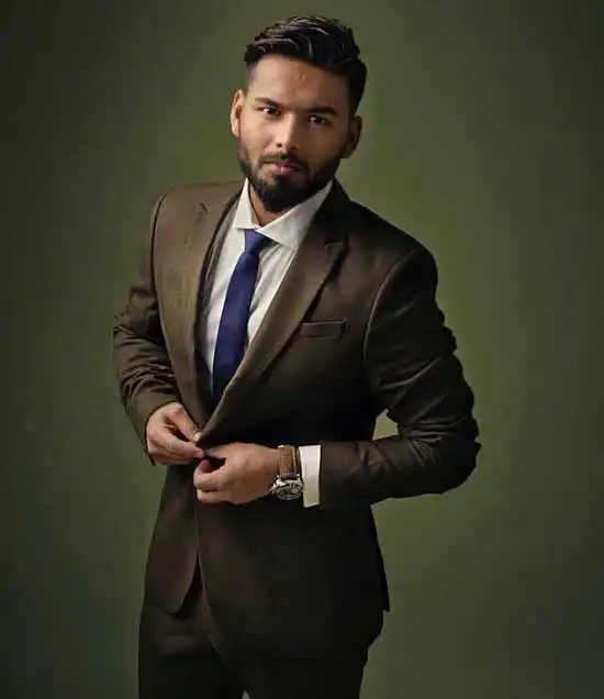 Rishabh Pant न वइट डरस क सथ गलड चन पहनकर सशल मडय पर लगई आग  GF न कमट कर मनन भय पर लटय पयर  The Vocal News Hindi