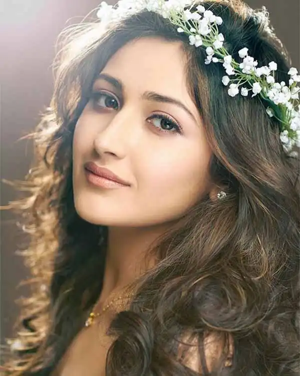 Sayyeshaa Saigal Age Height Husband Movies Religion And More