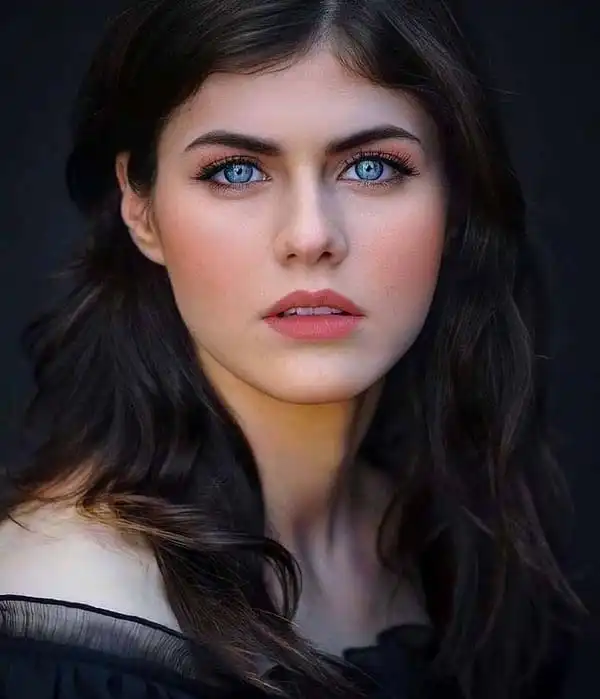 Alexandra Daddario Age, Height, Eyes, Husband, Movies, Biography & More