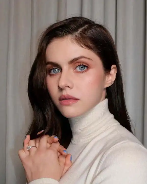 Alexandra Daddario Age, Height, Eyes, Husband, Movies, Biography & More