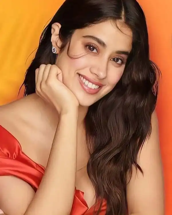 Janhvi Kapoor Age, Height, Body Measurements, Movies, Family & More