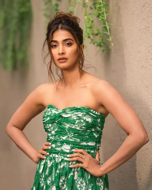 Pooja Hegde Age, Height, Workout, Movies, Dating