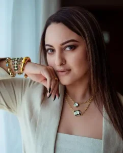 Sonakshi Sinha Boyfriend, Age, Height, Father & Wedding Date