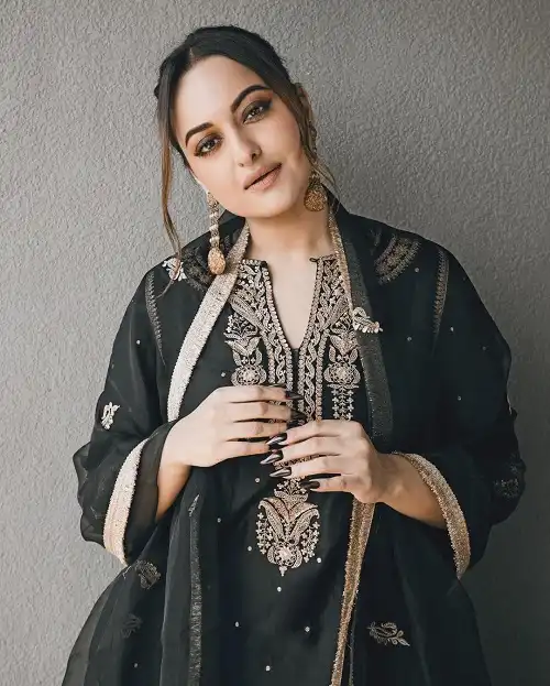 Sonakshi Sinha Boyfriend, Age, Height, Father & Wedding Date